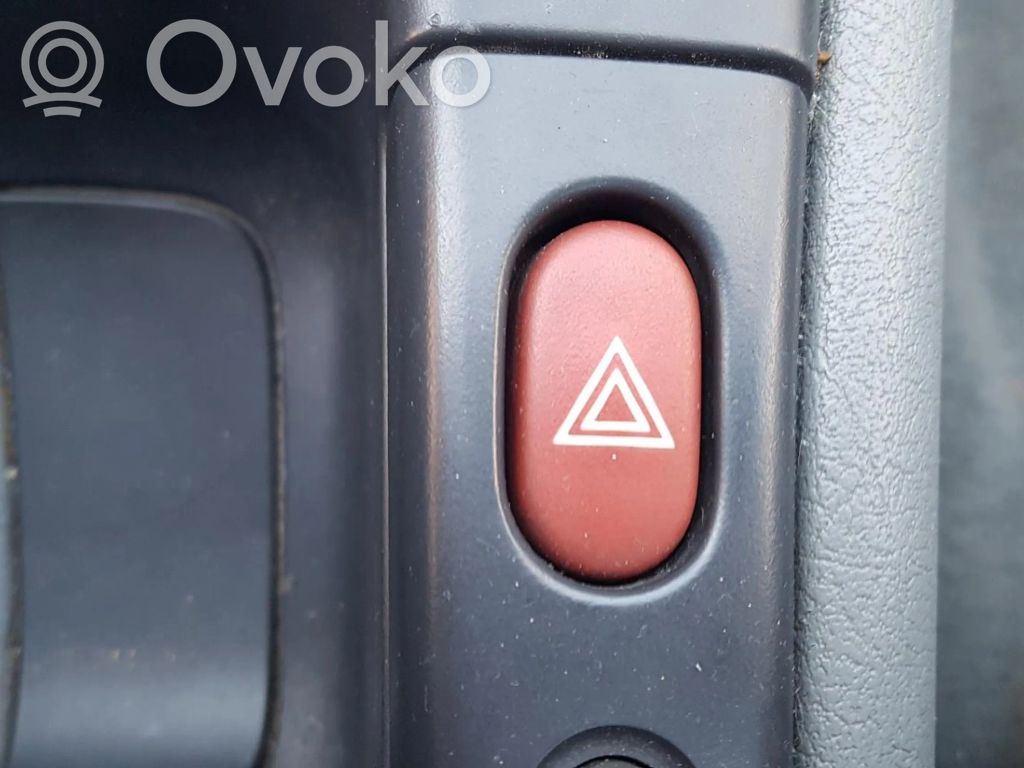 Botón interruptor de luz de peligro