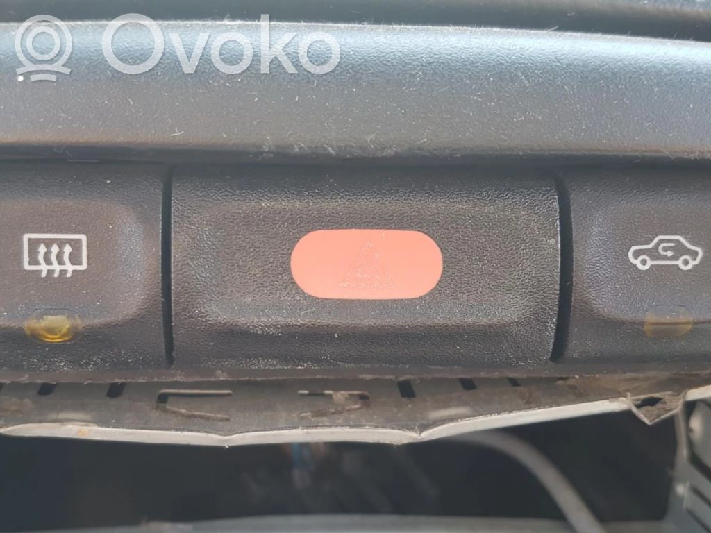 Botón interruptor de luz de peligro