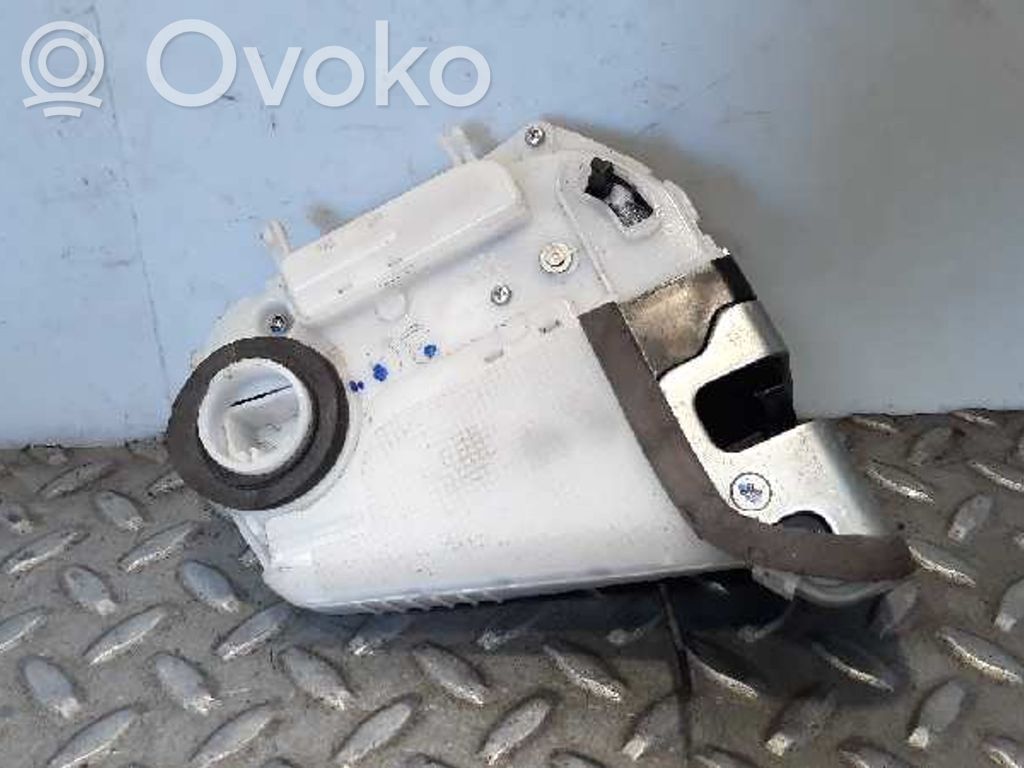 Toyota Yaris Takaoven lukko 