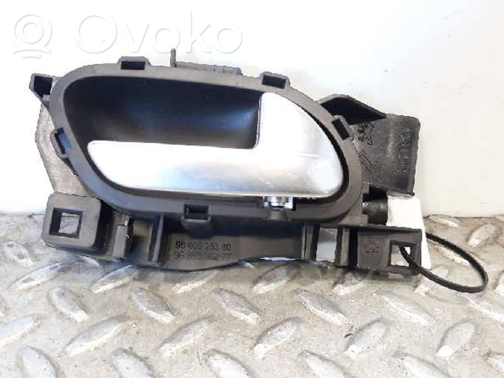 Manecilla interna puerta trasera   9144G4