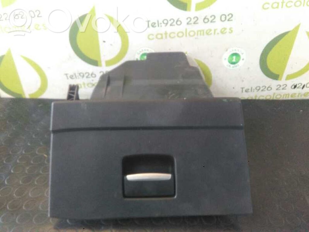 Ford Mondeo MK IV Boite à gants 
