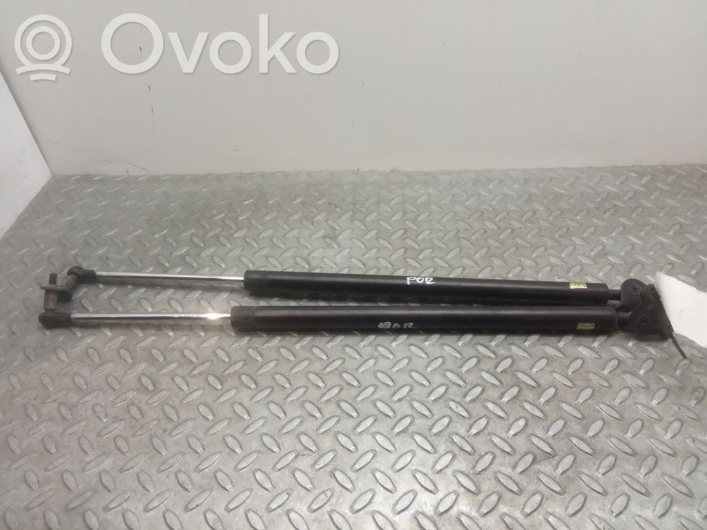 Amortyzator klapy tylnej bagażnika   MN145655,MN145656
