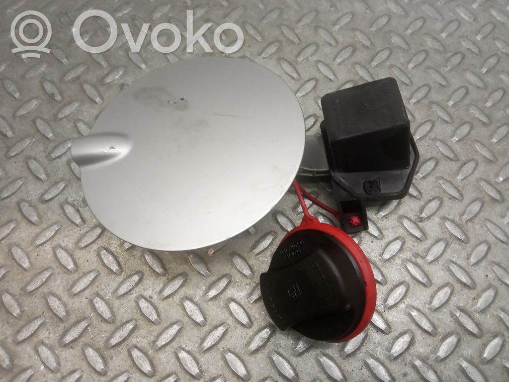Polttoainesäiliön korkki