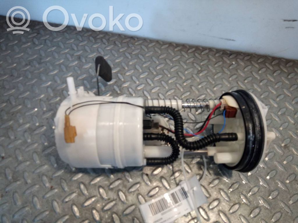 Nissan Qashqai+2 Bomba interna de combustible 