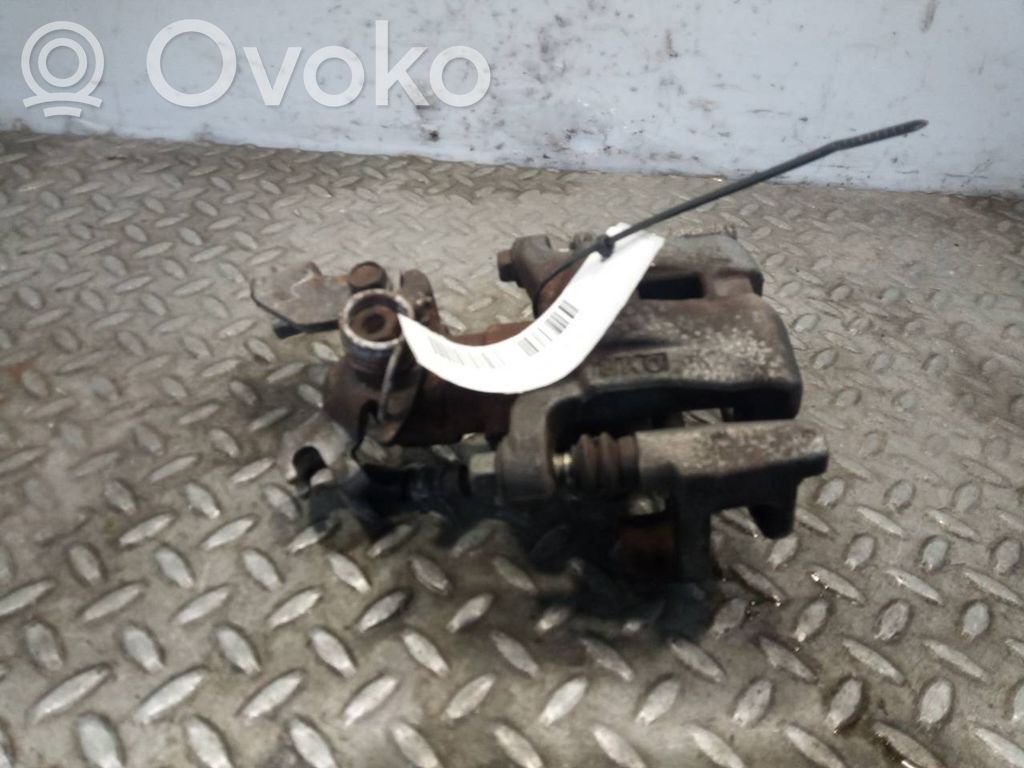Mazda 6 Jarrusatulan tyynyn pidike takana 