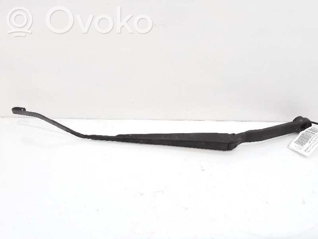 Front wiper blade arm