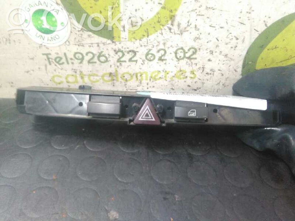 Botón interruptor de luz de peligro