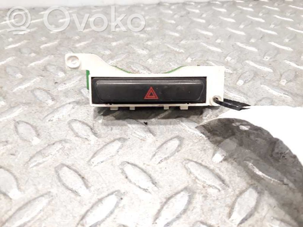 Botón interruptor de luz de peligro   GJ6AG0229