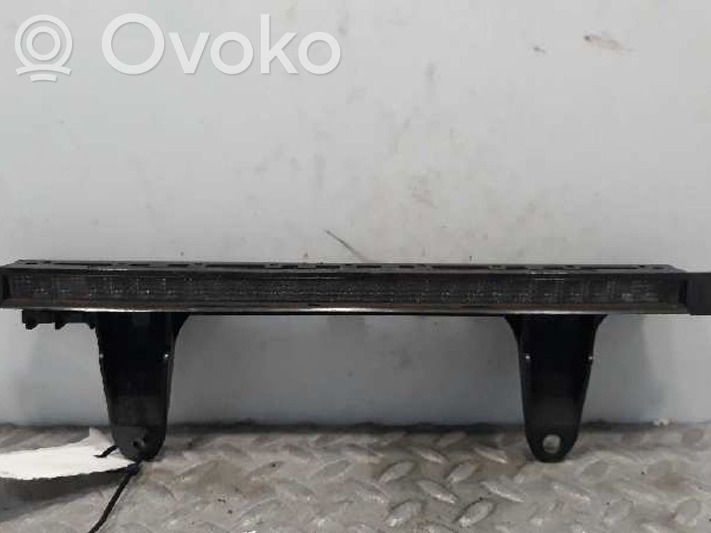 Kolmas/lisäjarruvalo   8Z0945097