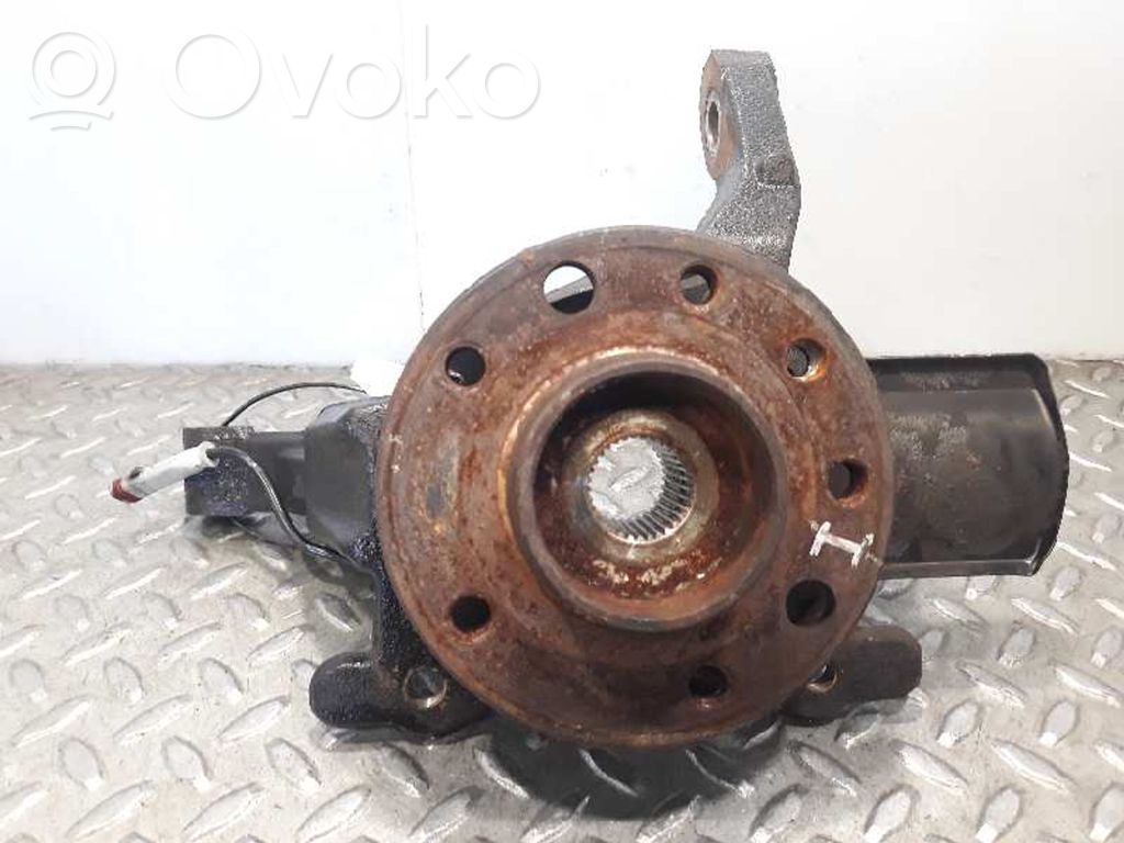 Opel Zafira B Zwrotnica koła przedniego 