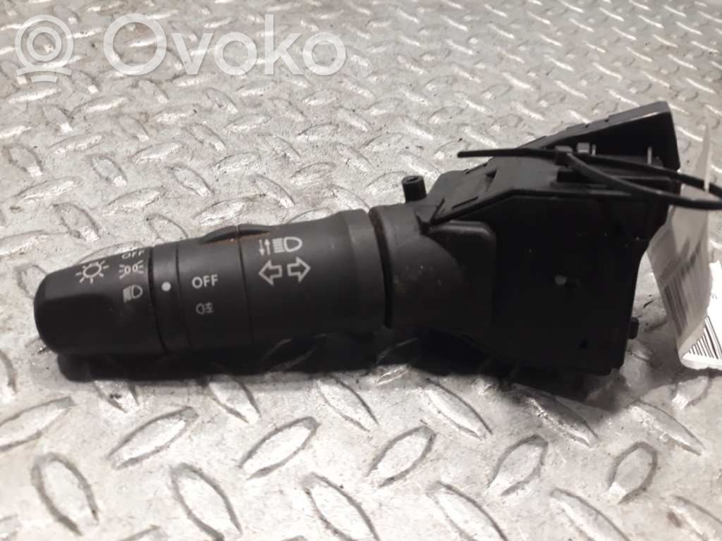 Suuntavilkun vipu   25540AV620