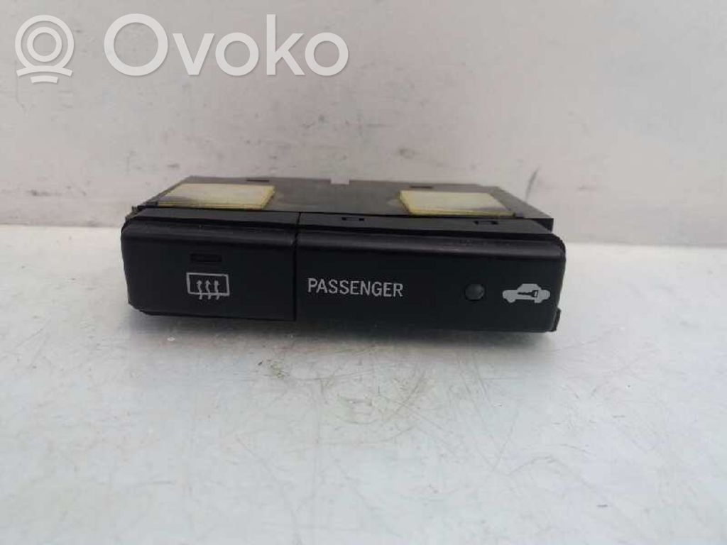 Toyota Avensis T220 Interruptor de control multifunción 