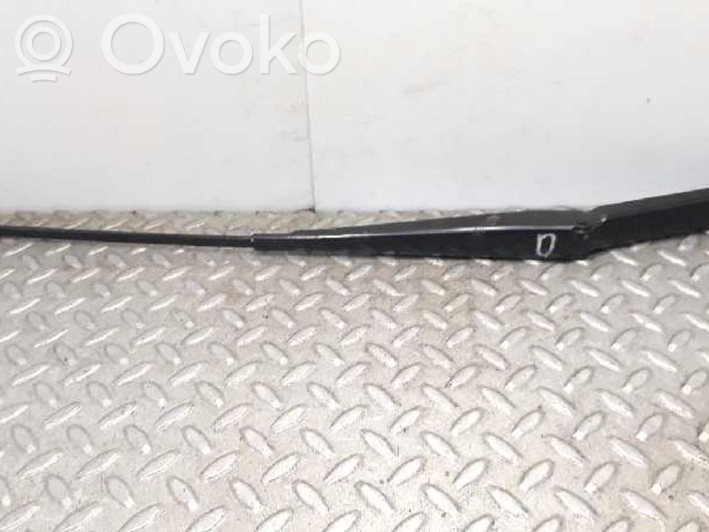 BMW X3 E83 Front wiper blade arm 