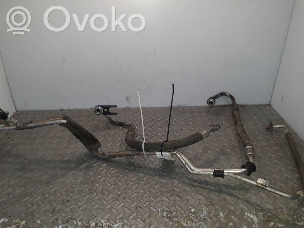 Ilmastointilaitteen putki (A/C)