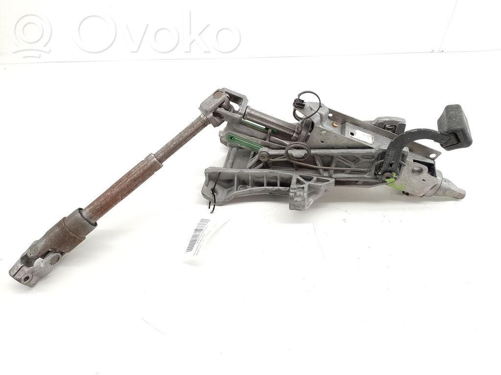 Ohjauspyörän akseli   520149B,CC3032AM0