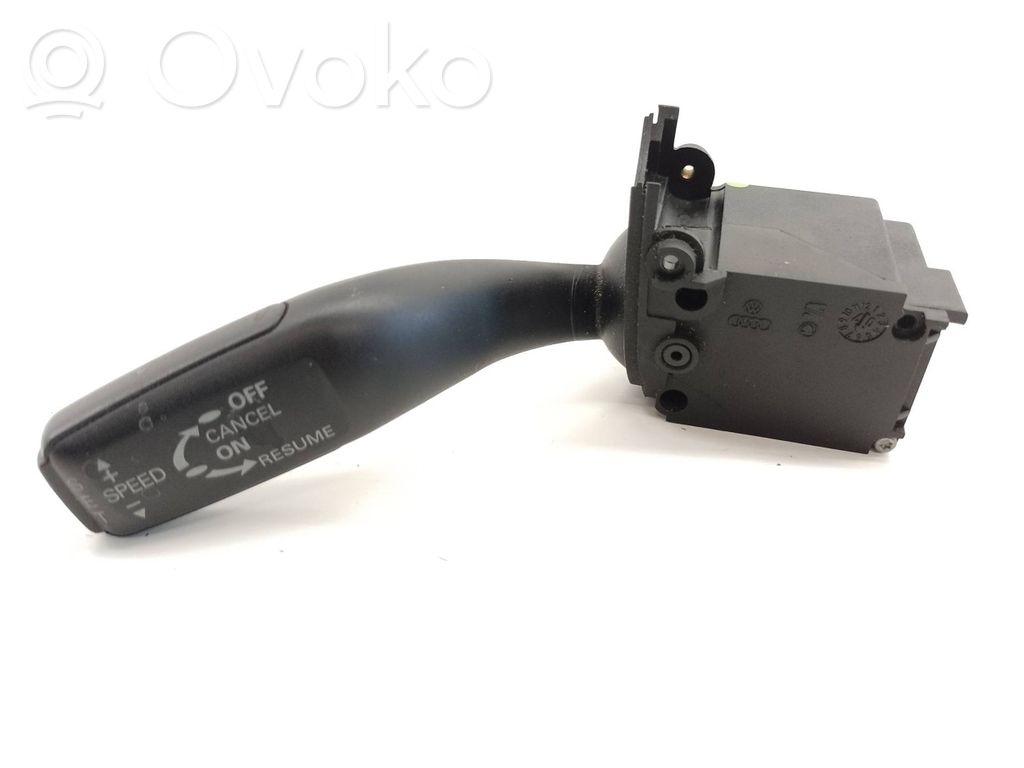 Audi A4 S4 B6 8E 8H Przełącznik / Przycisk kierownicy 
