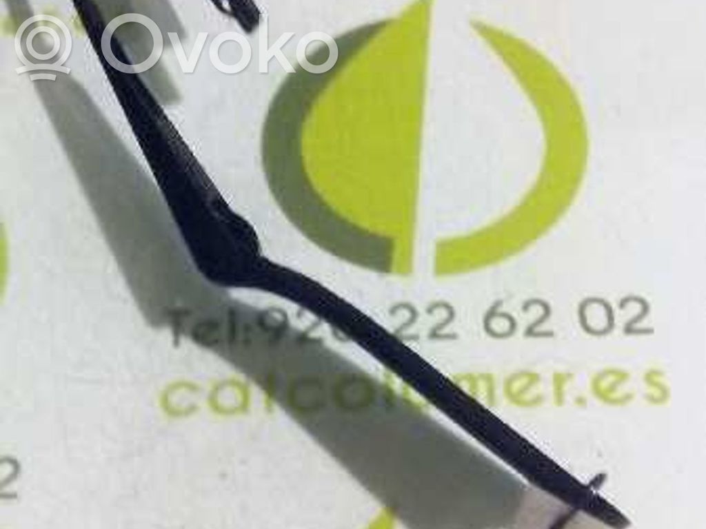 BMW X3 E83 Front wiper blade arm 