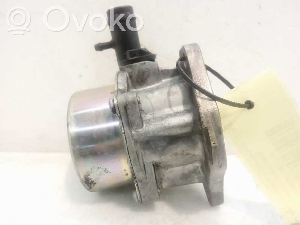 Renault Megane II Vacuum pump 