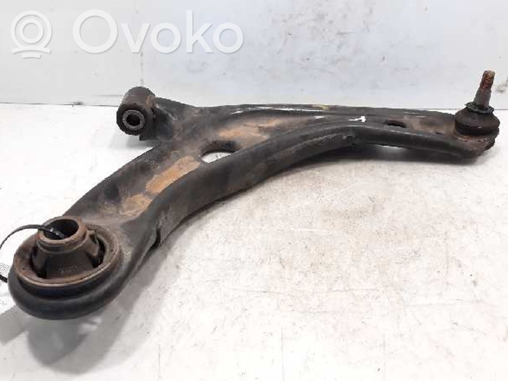 Toyota Yaris Wahacz przedni 