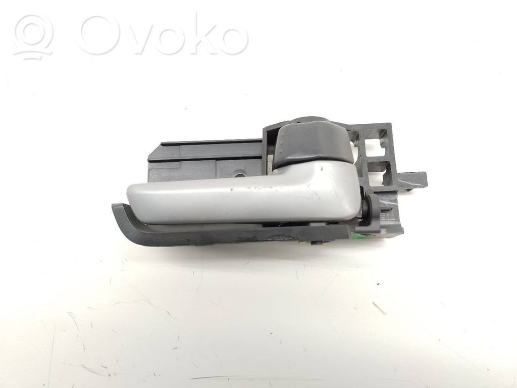 Suzuki Alto Manecilla interna puerta delantera 