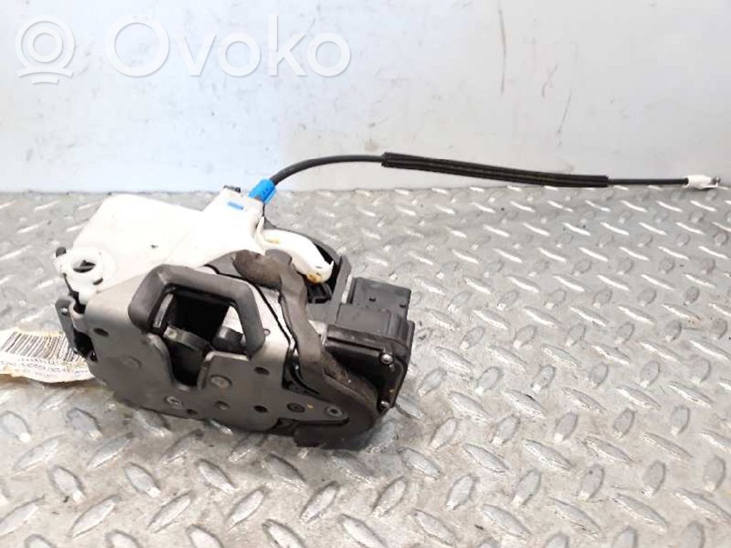 Opel Astra H Zamek drzwi przednich 