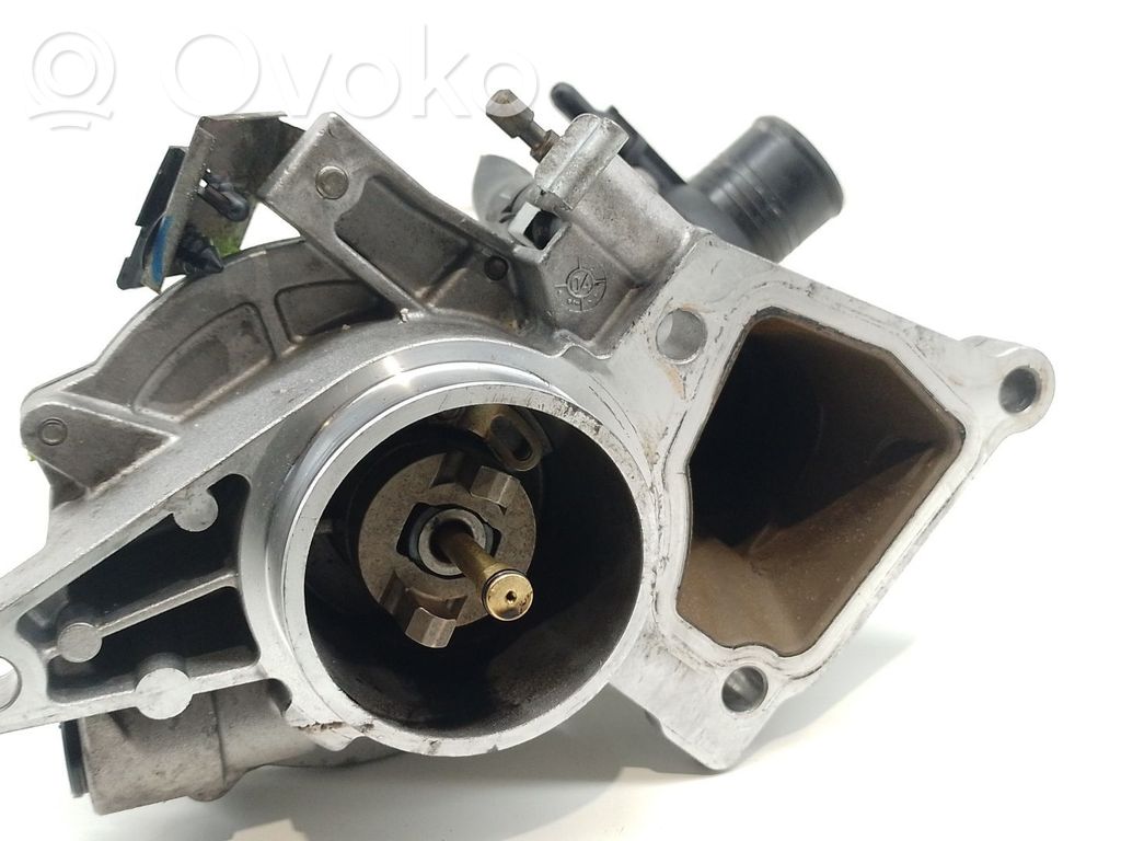 Ford Mondeo Mk III Vacuum pump 