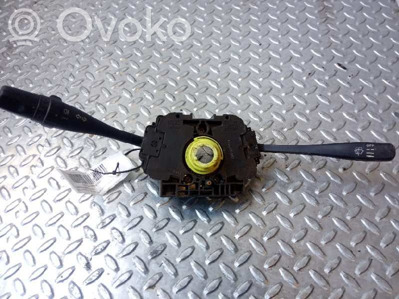 Nissan PickUp Przyciski multifunkcyjne 