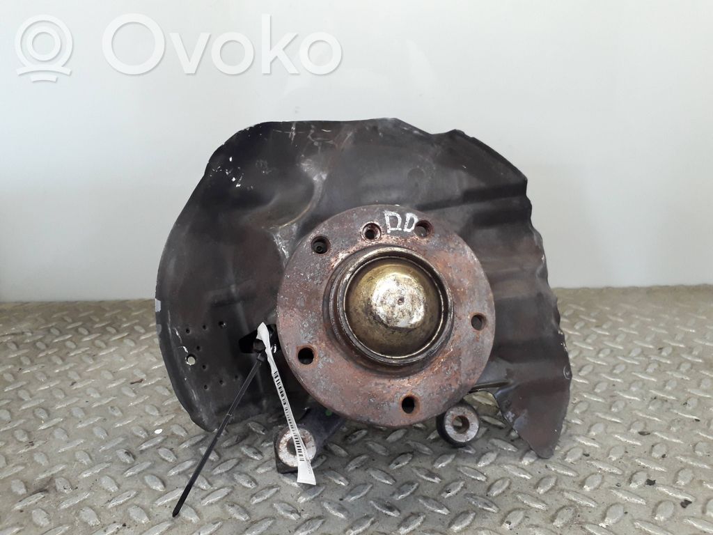 Front wheel hub spindle knuckle