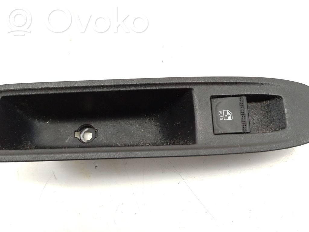 Renault Captur II Electric window control switch 