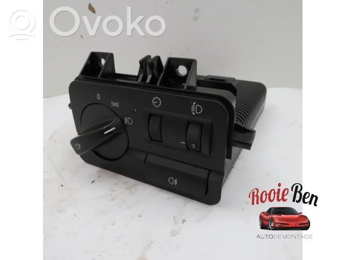 Light switch   6936819,532228410