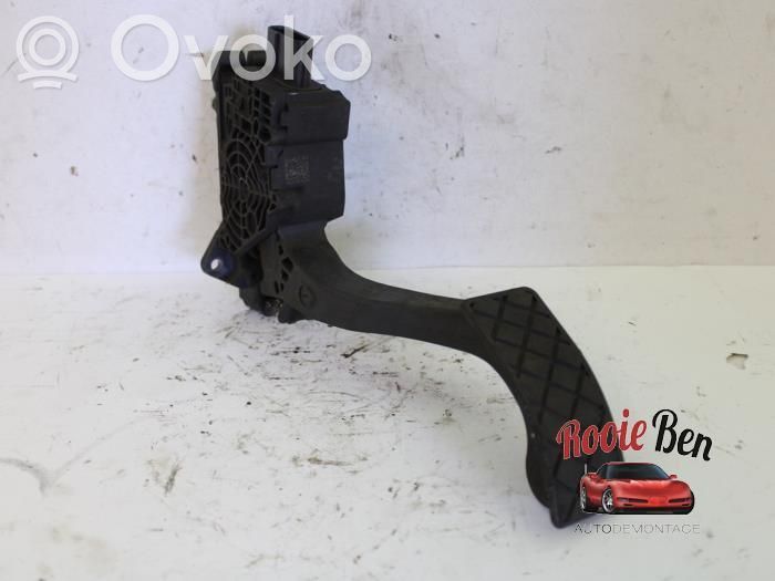Accelerator throttle pedal