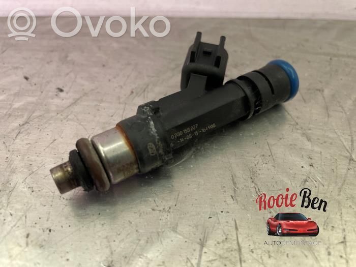 Inyector de combustible   0280158227