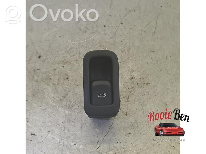 Audi Q2 - Tailgate/trunk/boot open switch 