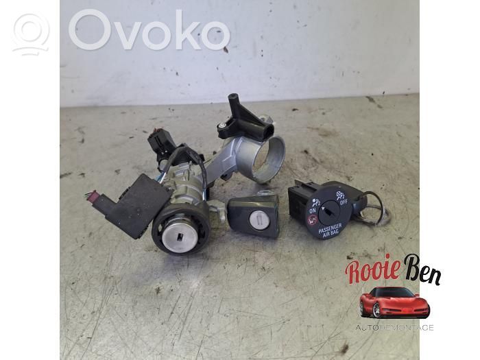 Opel Astra J Moottorinohjausyksikön sarja ja lukkosarja 