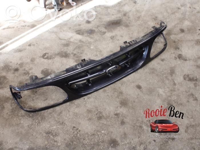 Front bumper upper radiator grill