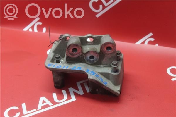 Engine mounting bracket   FI0112529232