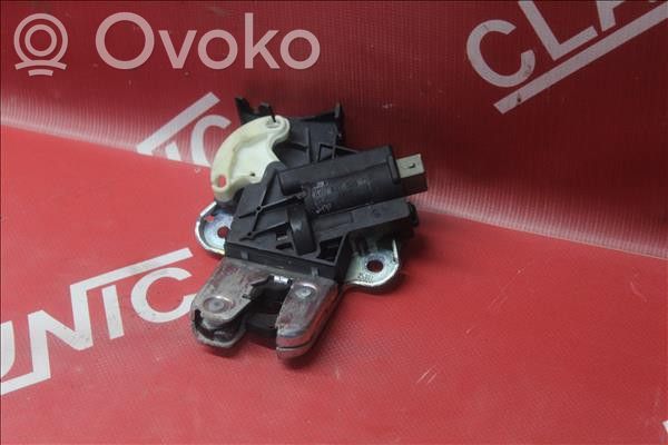 Volkswagen PASSAT B7 Serrure de loquet coffre 