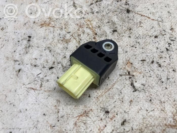 Toyota RAV 4 (XA30) Airbag deployment crash/impact sensor 
