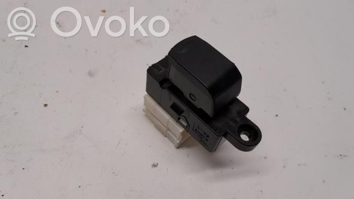 Suzuki Vitara (LY) Electric window control switch 