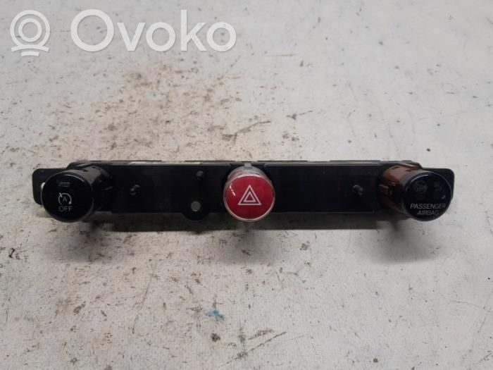 Fiat 500X Przycisk świateł awaryjnych 