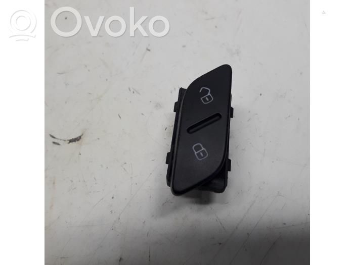 Volkswagen Jetta VI Przycisk centralnego zamka 