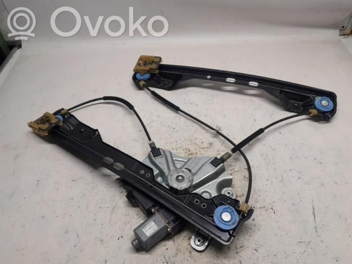 Opel Zafira C Elektryczny podnośnik szyby drzwi przednich 