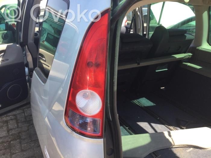 Lampa tylna   8200027153,26559EQ00A,26559EQ00B,8200027153,8902867,9650005880