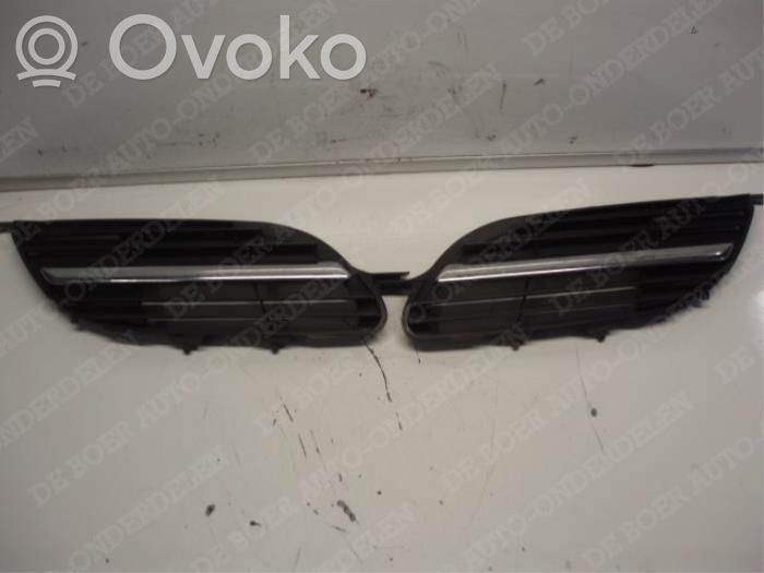 Nissan Almera Tino Front grill 