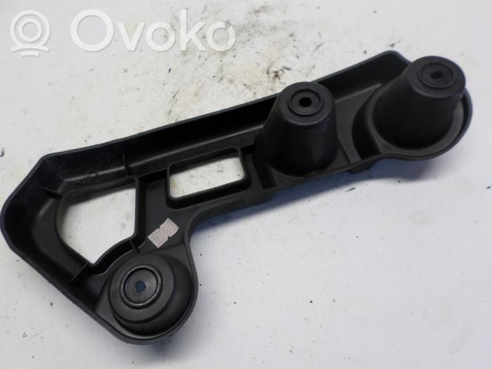 Renault Clio IV Uchwyt / Mocowanie zderzaka tylnego 