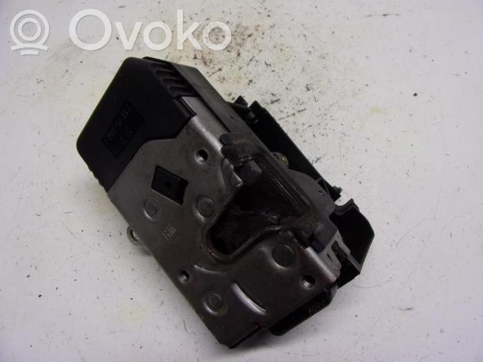 Opel Vivaro Zamek klapy tylnej / bagażnika 
