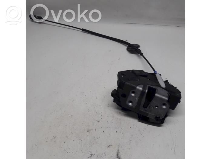 Ford Fiesta Priekšpusē slēdzene 