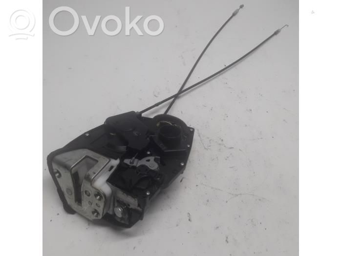 Suzuki Swift I Rear door lock 