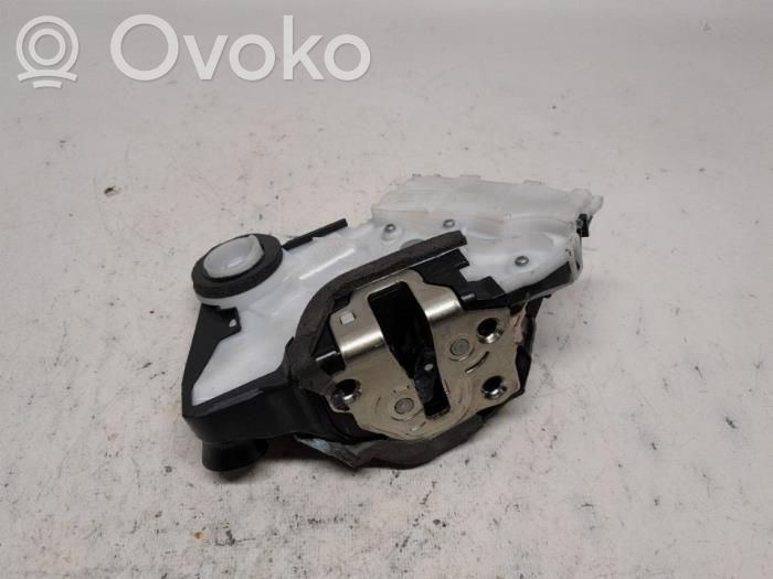 Toyota Yaris Zamek drzwi przednich 
