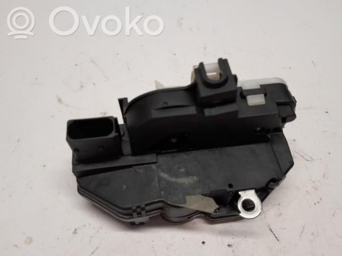 Opel Zafira B Zamek drzwi przednich 